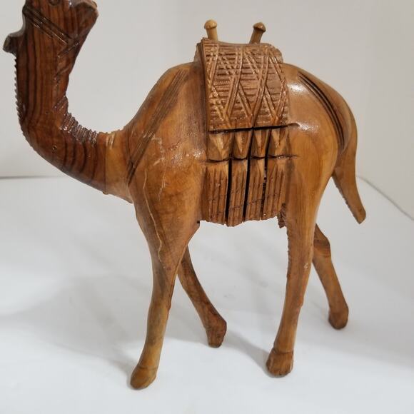 Hand carved wooden camel sculpture - Picture 8 of 9